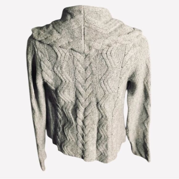 Banana Republic Cardigan - Picture 2 of 4